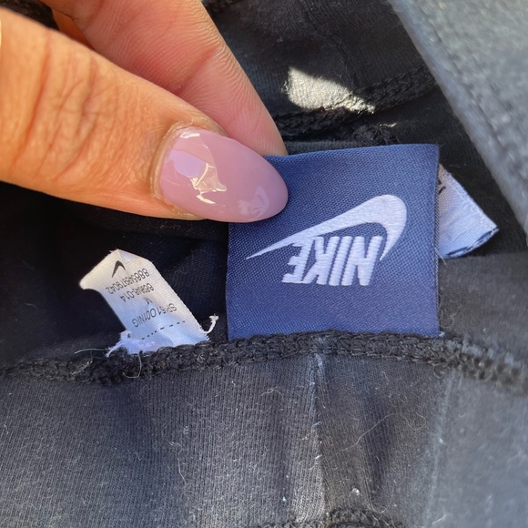 Nike leggings with a pink swish - Picture 4 of 4